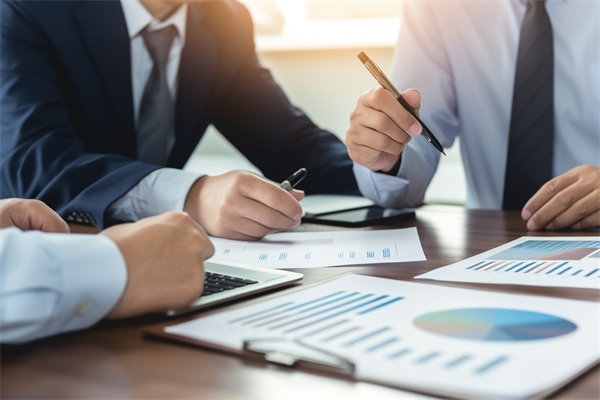 如何構(gòu)建全面的預(yù)算監(jiān)控體系，及時(shí)發(fā)現(xiàn)并糾正偏差？