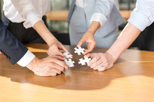 如何構(gòu)建全面的預(yù)算監(jiān)控體系，及時(shí)發(fā)現(xiàn)并糾正偏差？