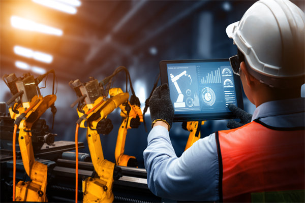 以科技創(chuàng)新驅(qū)動(dòng)產(chǎn)業(yè)發(fā)展，傳統(tǒng)制造業(yè)如何數(shù)字化轉(zhuǎn)型？