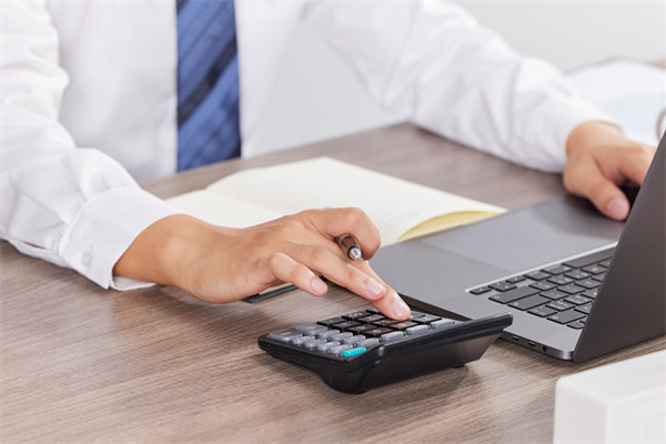 如何建立高效預(yù)警系統(tǒng)，及時(shí)應(yīng)對(duì)預(yù)算超支風(fēng)險(xiǎn)？