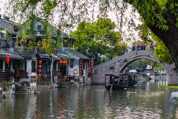 管理咨詢?nèi)绾沃μK州企業(yè)制定并執(zhí)行戰(zhàn)略規(guī)劃？