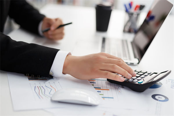 在跨部門預(yù)算協(xié)調(diào)中，如何克服溝通障礙，達(dá)成共識？