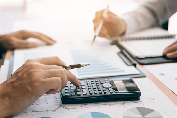 市場變化下，如何快速調(diào)整預(yù)算以抓住機(jī)遇？