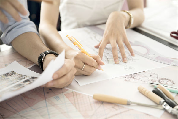 個性化定制需求，制造業(yè)如何快速響應(yīng)并優(yōu)化生產(chǎn)流程？