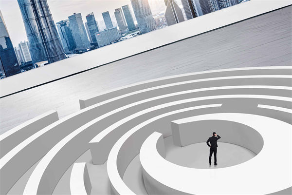 企業(yè)深陷困境，管理咨詢?nèi)绾我岳做侄未蚱瓢l(fā)展僵局？