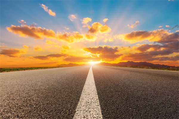 兩會(huì)熱議破解企業(yè)“生長(zhǎng)痛”，對(duì)企業(yè)戰(zhàn)略管理有何啟示？