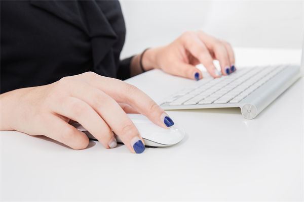 女子工資4600每天花近百元通勤上班，人力資源怎么看？