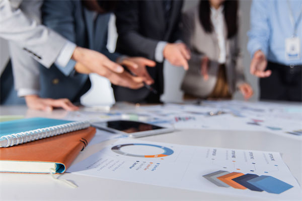 績效溝通形同虛設(shè)，績效咨詢?nèi)绾未罱ㄌ拐\交流橋梁？