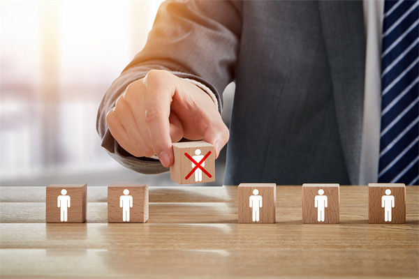 微軟在華外包公司一天裁員近2000人，人力資源管理怎么看？