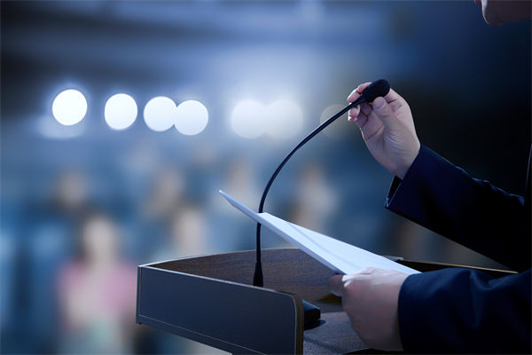 大降對華關(guān)稅，特朗普為何轉(zhuǎn)彎？制造業(yè)怎么看？