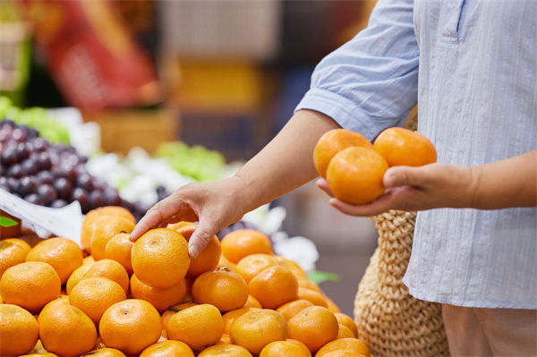 榴蓮價格暴跌50%，有人買了50箱，預(yù)算管理怎么看？