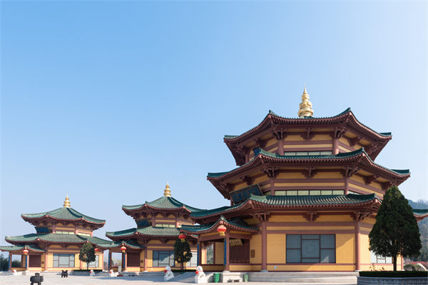 煙臺(tái)企業(yè)戰(zhàn)略模糊難落地？戰(zhàn)略咨詢公司如何精準(zhǔn)錨定增長(zhǎng)賽道？