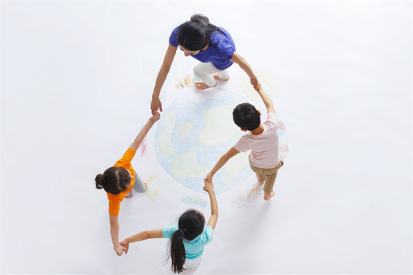 別讓盲卡盲盒“收割”孩子，關(guān)聯(lián)企業(yè)戰(zhàn)略怎么看？