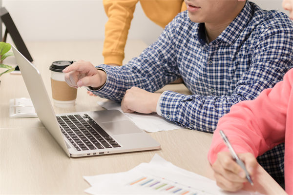 企業(yè)文化該灌輸還是共生？多數(shù)管理者都選錯(cuò)了方向！