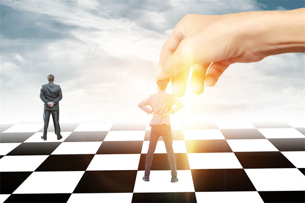 把頂層設(shè)計(jì)和問(wèn)計(jì)于民統(tǒng)一起來(lái)，對(duì)企業(yè)戰(zhàn)略的啟示