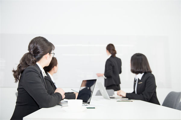 人力資源該管控還是賦能？多數(shù)企業(yè)都踩錯(cuò)了管理節(jié)奏！