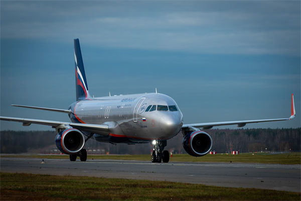 數(shù)十架中資公司飛機(jī)被扣俄羅斯，戰(zhàn)略咨詢?cè)趺纯矗? /></a></div>
                    <div   id=