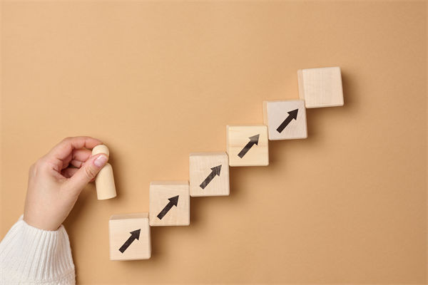 戰(zhàn)略目標(biāo)層層分解后，部門協(xié)同為何反成內(nèi)耗根源？