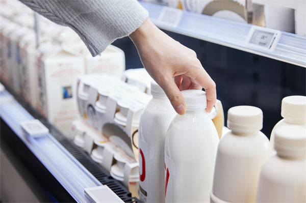 常溫純牛奶中禁止添加復(fù)原乳，集成供應(yīng)鏈怎么看？