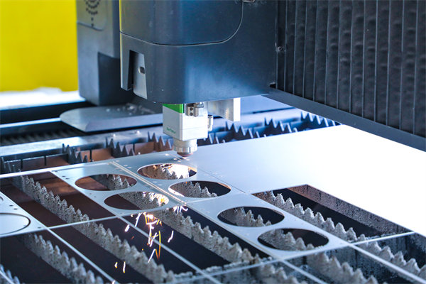 制造業(yè)管理咨詢公司，如何幫助企業(yè)應(yīng)對(duì)市場(chǎng)波動(dòng)？